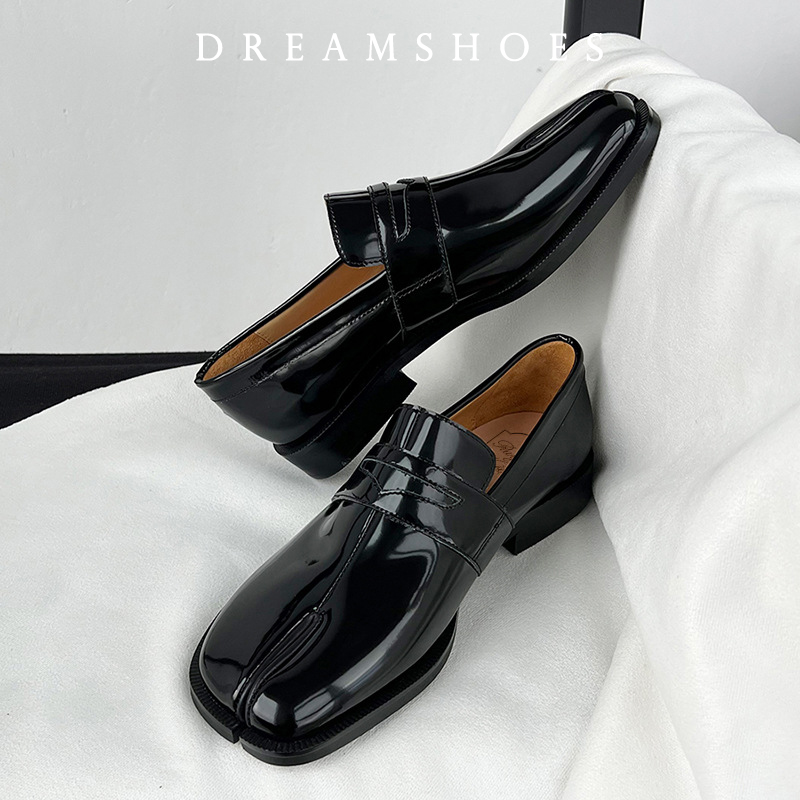 أحذية تابي سهلة الارتداء للرجا - مراجعة Men'S Shoes Hey Dude وسعره